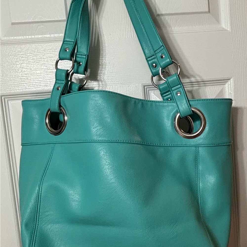 Chic Turquoise Leather Shoulder Bag